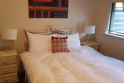 Image de Cosy and Central Stanley St Unit - Central one bedroom apartment with a queen bed and kitchen facilities plus unlimited high speed wifi.