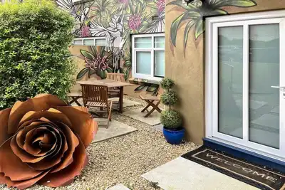 Image de Rose Court \"Astera\". . . Rest, Relax & Revitalize