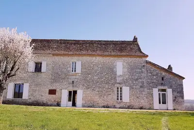 Image de Stay in 400yrs old Château overlooking vineyards amidst wildlife and tranquility