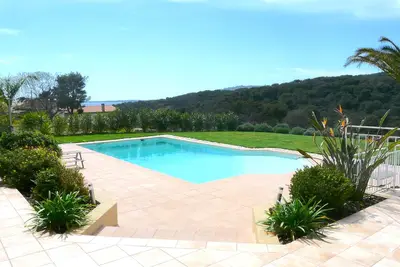 Image de Grande villa ensoleillée 4 chambres - très belle vue dégagée - avec piscine