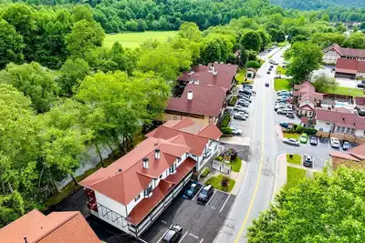 Image de Alpine River Suites #403 - Cozy Condo Right On The River in Downtown Helen