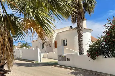 Maison de vacances Casalucka4enjoy avec piscine privée et vue sur les montagnes