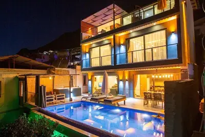 Image de Villa For 4 With Sea View & Turkish Bath in Kordere