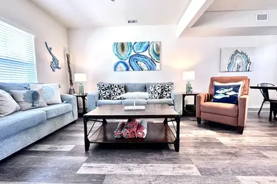Image de Condo w/3 Rooms, Heated Pool, and Close to Beach!