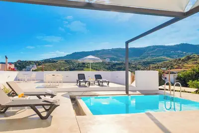 Image de Villa Paradiso Tria - Deux Chambres Villa, Couchages 4