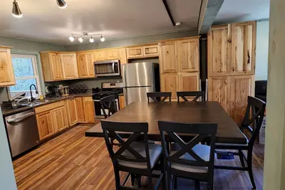 Image de Unterwalden New HotTub Firepit SmartTVs Full Kitchen Mt Hideaway Trout Stream