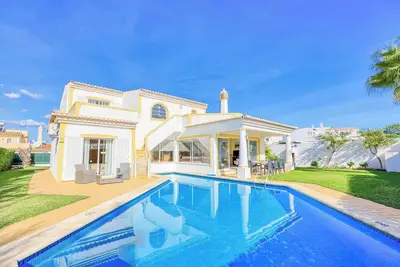 Image de Spacious 4 Bedroom Villa, Great Proximity to Amenities