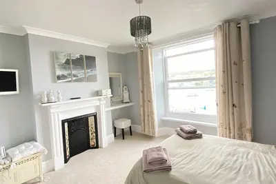 Image de 2 chambres à coucher à Kingswear
