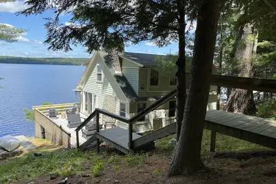 Image de Newly Renovated Waterfront House on Lake Damariscotta; Only 2 summer weeks left!