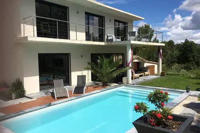 Image de Villa parc du Lubéron 140m2 piscine 8x4, climatisée, proximité golf Lubéron