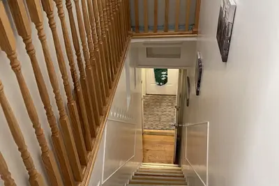 Image de Newly renovated beautiful apartment.