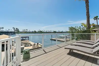 Image de Disco Digs! Waterfront home next to the Marina/ Boat Launch w/ dock and toys.
