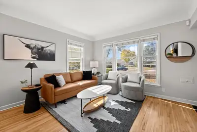 Image de Cozy 3 Bedroom. Family & Pet Friendly.