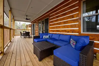 Image de Summer Special, Ez Roads, King Suites, CityView, Hot tub, Prime location, Big Gameroom