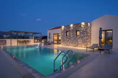 Image de Modern villa with private heated pool and great view! !