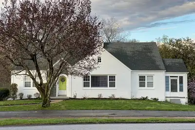 Image de Quiet, Tastefully Decorated 3 Br/2 Bath Home Close To Everything