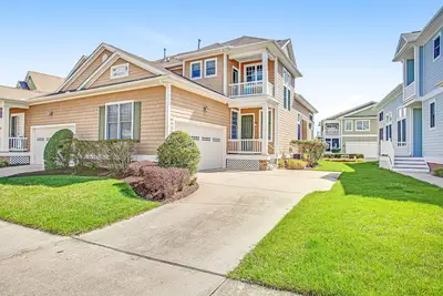 Image de Bayside Resort townhome with deck, balcony, pools, & hot tub