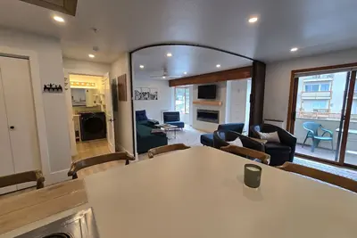 Image de Studio condo steps from ski lifts & Mountain Base with mountain-view balcony