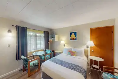 Image de Retro beach experience with fast WiFI - walk to downtown shops & eateries