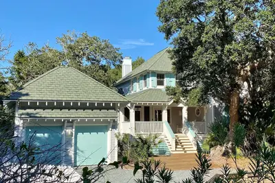 Image de Beautiful vacation home, centrally located, close to Beaches and Bhi Club