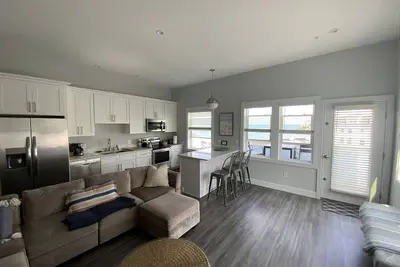Image de Direct Ocean Front Condo with large wrap around balcony
