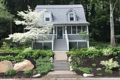Image de Walk into town, soak up sun on enclosed porch & steps away from nature trails!