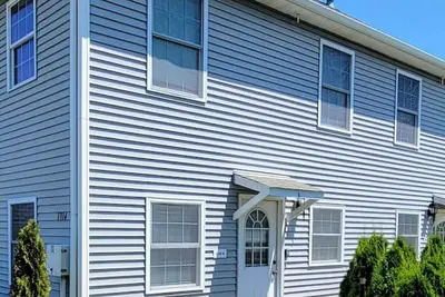 Image de 2 Br Beach Condo, 1 block from Ocean!