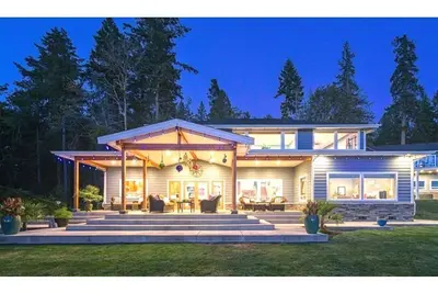 Image de Newly Built Luxury 4 bedroom Waterfront Home