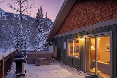Image de Grizzly Heights: 2-bedroom mountain condo with hot tub