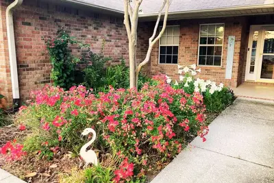 Image de Gorgeous Coastal Cottage minutes to the beach!