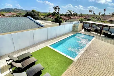 Private 5 bedroom Villa 5 minutes to the beaches