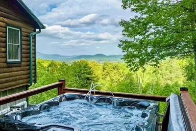 Image de Secluded 3Br\/2. 5Ba w\/Hot Tub & Mountain View!