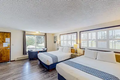 Image de Retro beach suite with fast WiFI - walkable to downtown hot spots