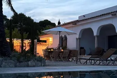 Image de Belle maison avec magnifique piscine mirroir Ă Las Tres Calas