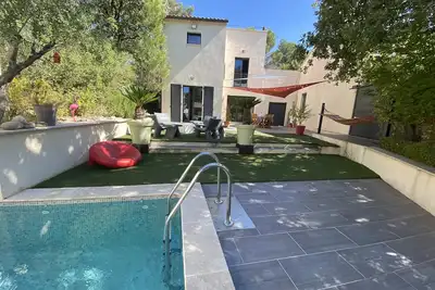 Image de villa de vacances **** Provence- Vaucluse tout confort, piscine privée chauffée