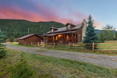 Image de Mountain Modern Cabin - 25 Mins to Wolf Creek Ski Area - Dogs Welcome!