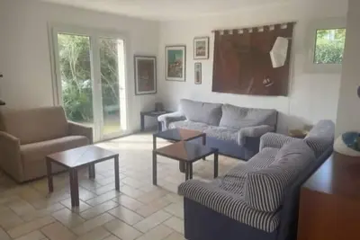 Image de Jolie maison avec balcon et jardin