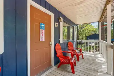 Image de Unwind at Nature’s Haven! Resort hot tub now open!