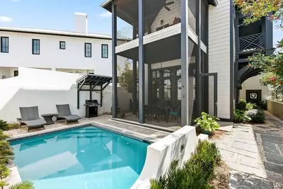 Image de New! Heated Pool - 6 min walk to Beach - In Rosemary!