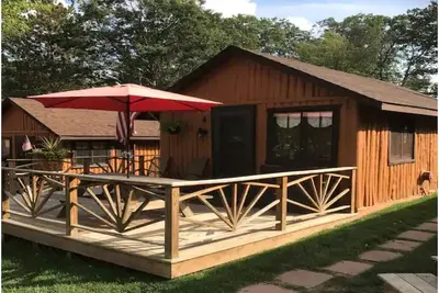 Image de Lake Front Studio Cabin 4 - Atv & Pet Friendly!