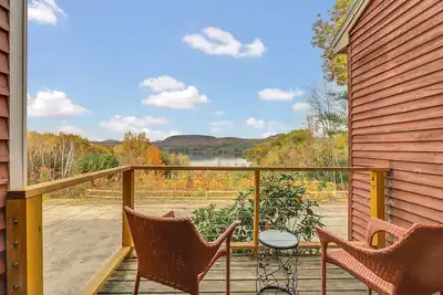 Image de Hidden Gem! Large 3br Condo, minutes to Pleasant Mtn! 40 Minutes to Sunday River