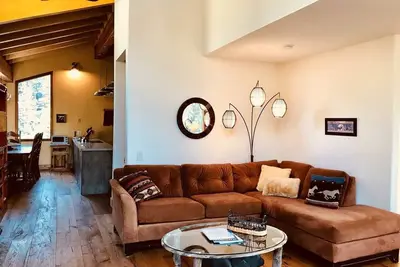 Image de Rainbow Villas 1 Charming Boutique complex, Dual Master Suites, Forest Mountain Views by RedAwning
