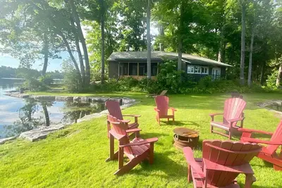 Image de Waterfieldhouse 2 bedroom with two ensuites and a Muskoka room