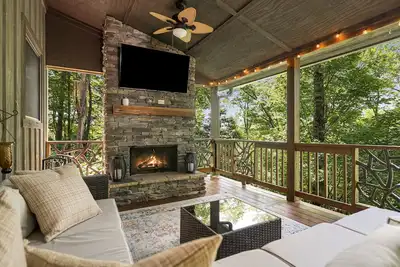 Image de Luxury mountain home - lake, golf, tennis and more! Firewood included.