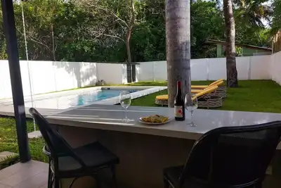 Image de Modern Family Home, Private Pool, Walk to Beach!