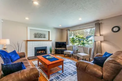 Image de Spacious Downtown Cda Retreat – 4br, Fenced Yard & Cozy Fire Pit!