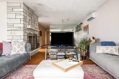 Image de Convenience at Conant! Home Away From Home For 5-8 guests!