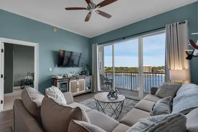 Image de Waterfront w/ spectacular sunrises and sunsets!