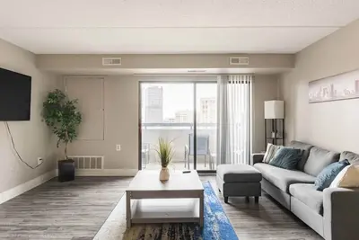 Image de 5 Mins To Little Caesars Arena, Ford Field & Fox Theater Modern 2 bed suite
