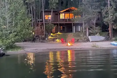 Image de Beautiful Sunny Beach Front Lake House